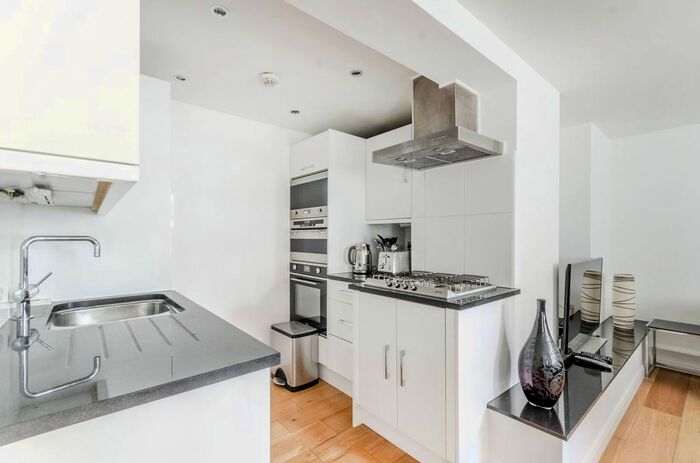 3 Bedroom Flat To Rent In Upper Montagu Street, Marylebone, London, W1H