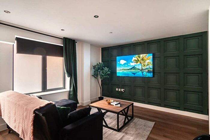 1 Bedroom Flat To Rent In Old Trafford, M16
