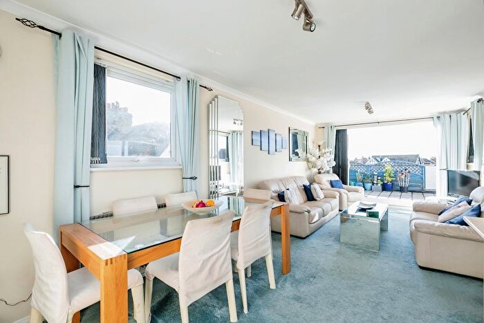 2 Bedroom Flat For Sale In Clifford Road, Bexhill-On-Sea, TN40