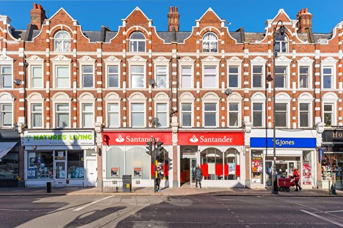 3 Bedroom Maisonette For Sale In Avenue Mews, London, N10