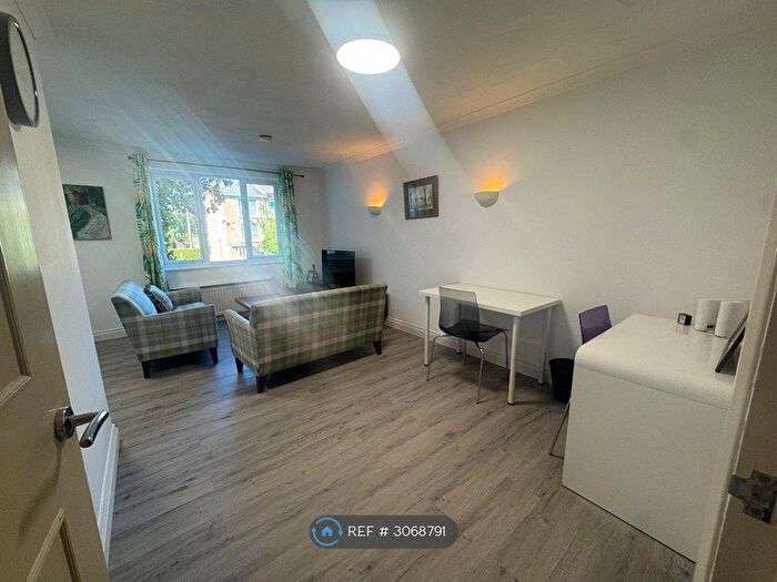 2 Bedroom Flat To Rent In Hernes Road, Oxford, OX2