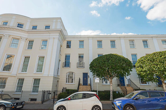 2 Bedroom Apartment For Sale In Priory Street, Cheltenham, Gloucestershire, GL52