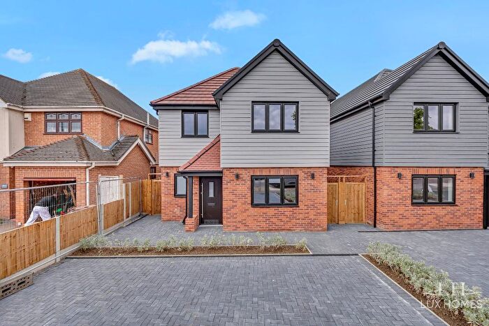 4 Bedroom Detached House For Sale In Oakland Mews, Third Avenue, Stanford-Le-Hope, SS17