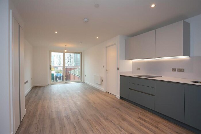 2 Bedroom Apartment To Rent In The Railings, Middlewood Locks, M5