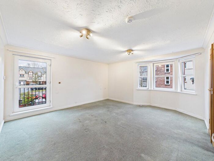 2 Bedroom Flat For Sale In Castle Court, Bothwell, Glasgow, G71 - Photo 2