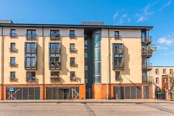 1 Bedroom Flat For Sale In Cables Wynd, Edinburgh, EH6