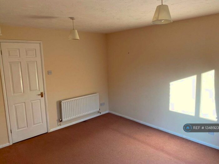 2 Bedroom Terraced House To Rent In Stranraer Gardens, Slough, SL1