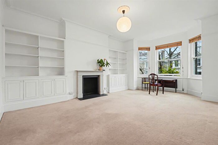 2 Bedroom Flat For Sale In Cannon Place, Hampstead, London, NW3