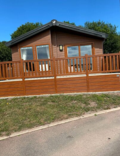 2 Bedroom Lodge For Sale In Wyre Common, Cleobury Mortimer, DY14