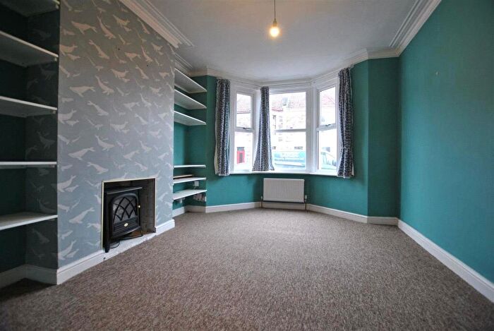 2 Bedroom End Of Terrace House To Rent In Chatsworth Road, Bristol, BS4