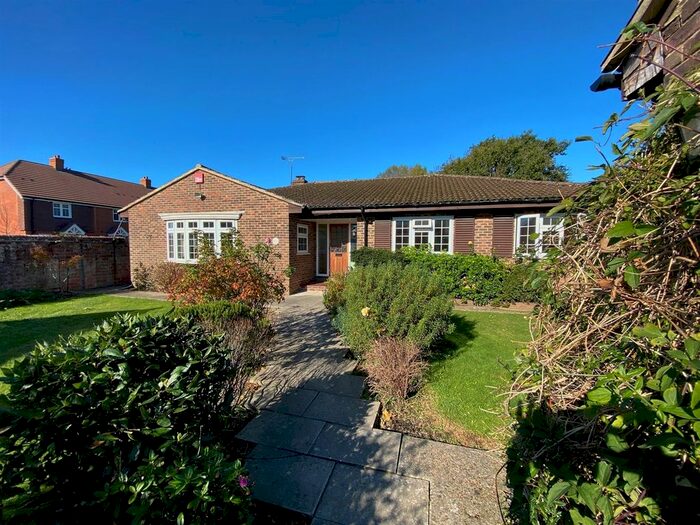 4 Bedroom Bungalow To Rent In Horndean Road, Emsworth, PO10