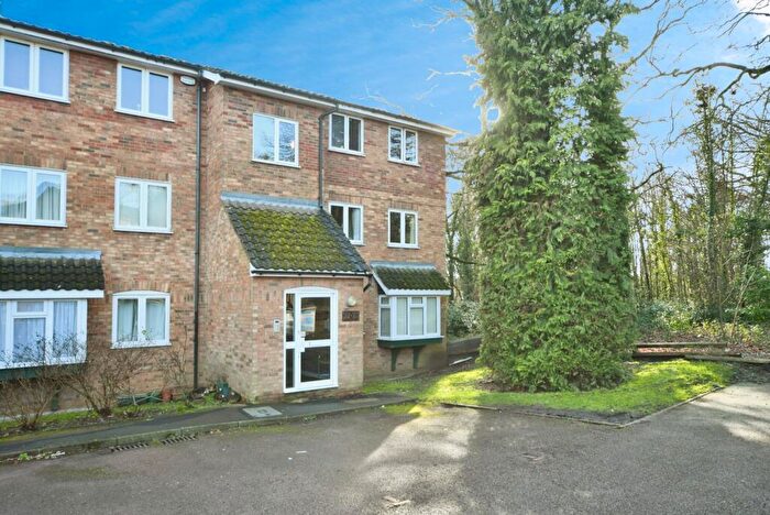 2 Bedroom Flat For Sale In Marshalls Close, London, N11