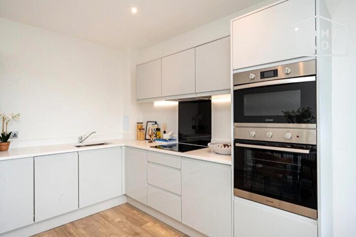 2 Bedroom Flat To Rent In River View, TW18