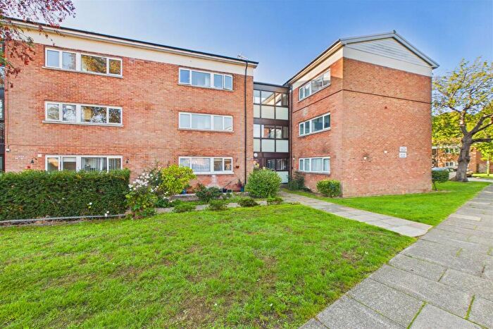 1 Bedroom Apartment For Sale In Lennox Road, Chichester, PO19