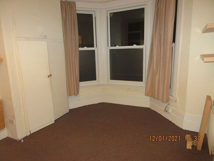 Studio To Rent In Bulwer Rd, Leytonstone, E11