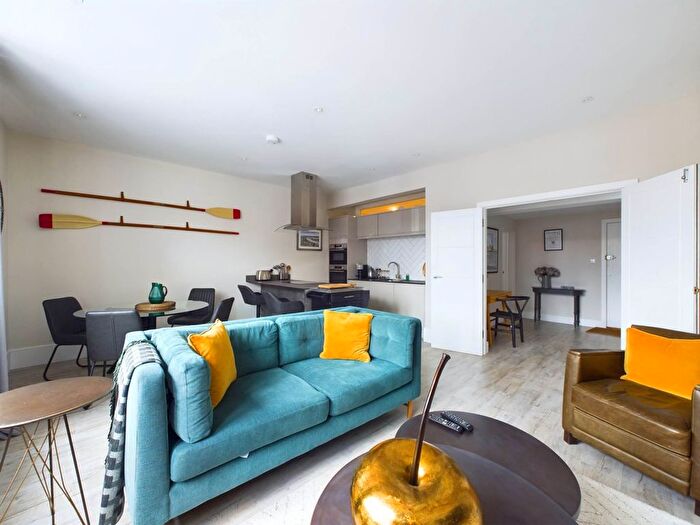 1 Bedroom Flat To Rent In Liston Road, Marlow, SL7