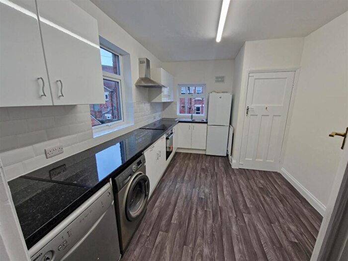 3 Bedroom Flat To Rent In Simonside Terrace, Heaton, NE6