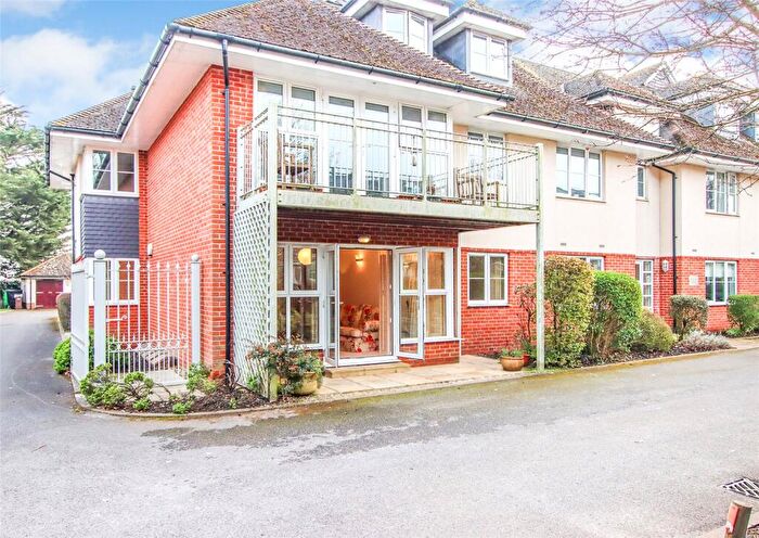 2 Bedroom Apartment For Sale In Halyard House, Avenue Road, Lymington, Hampshire, SO41