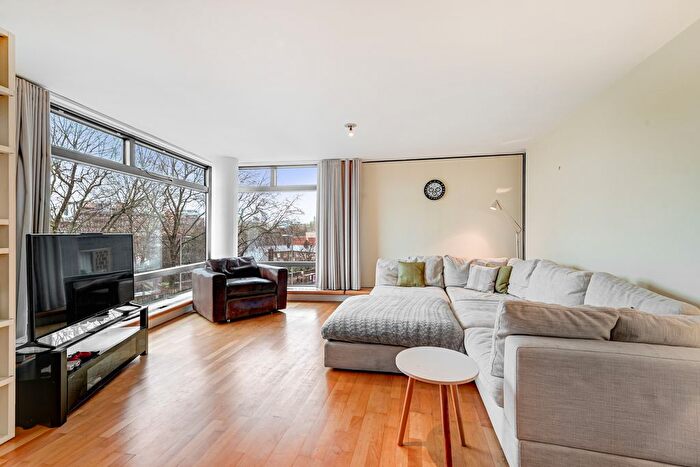 3 Bedroom Flat For Sale In Parliament View Apartments, Albert Embankment, SE1