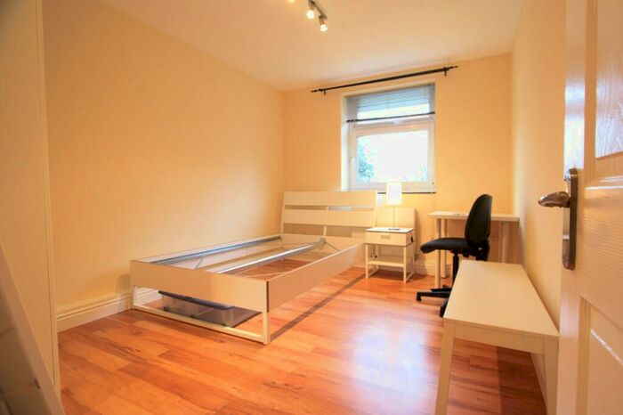 1 Bedroom Flat To Rent In Colson Way, London, SW16