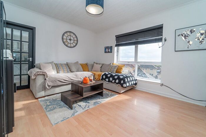 2 Bedroom Flat For Sale In Redhouse Court, Blackburn, EH47