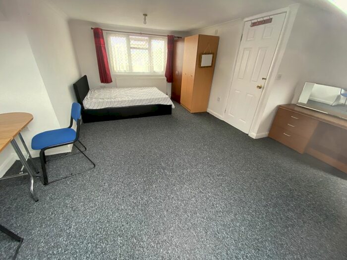 Studio To Rent In Ellerdine Road, Hounslow, Greater London, TW3