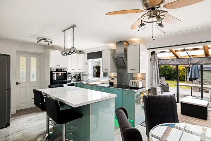 6 Bedroom Semi-Detached House For Sale In Manley Close, Whitfield, Dover, CT16