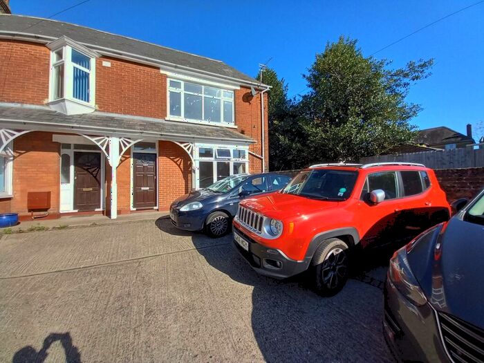 2 Bedroom House To Rent In Chatham Hill, Chatham, ME5