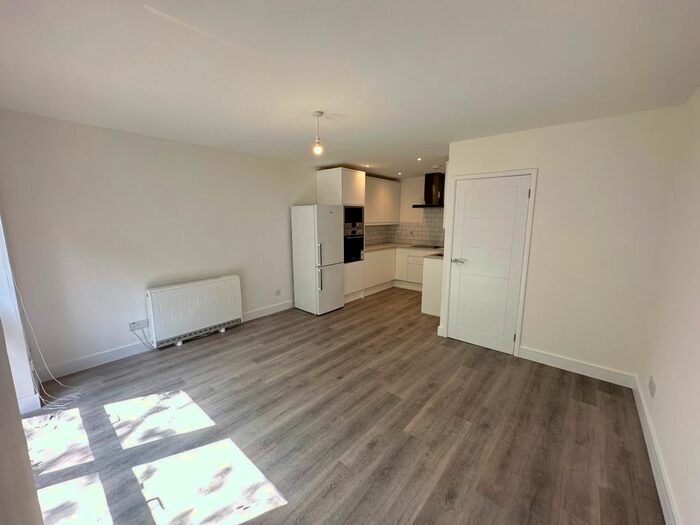 2 Bedroom Maisonette To Rent In Green Road, London, N14