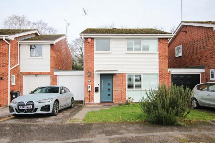 3 Bedroom Link Detached House For Sale In Delane Drive, Winnersh, Wokingham, RG41