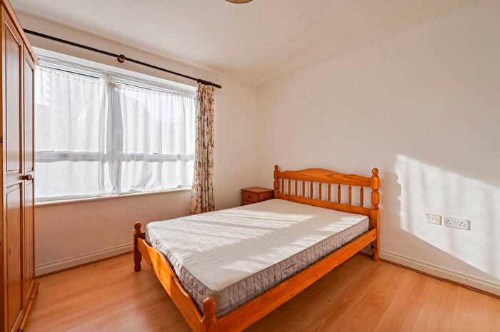 2 Bedroom Flat To Rent In Wightman Road, Turnpike Lane, London, N8