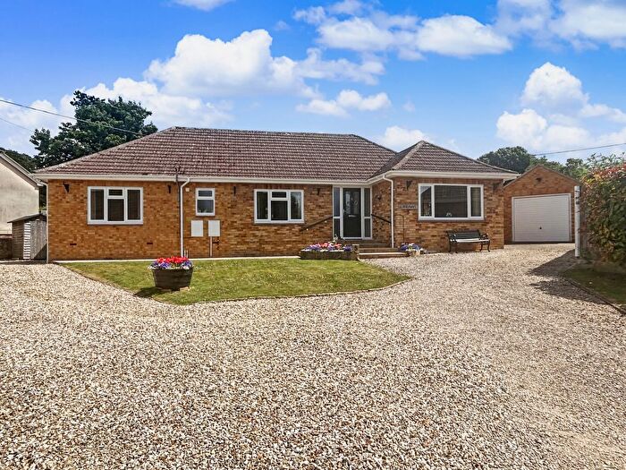 3 Bedroom Bungalow For Sale In Hatchers Crescent, Blunsdon, SN26