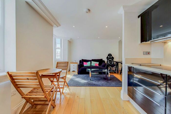 2 Bedroom Flat To Rent In Huntley Street, Bloomsbury, London, WC1E