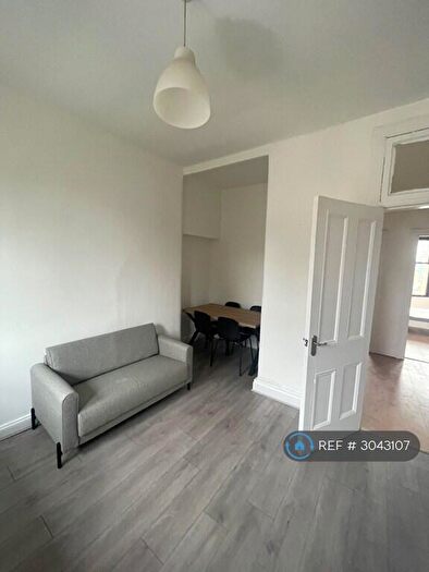 2 Bedroom Flat To Rent In Byres Road, Glasgow, G11