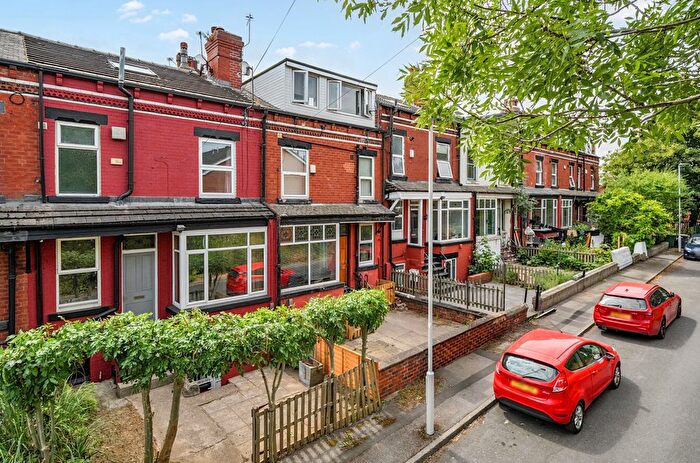 3 Bedroom Terraced House For Sale In Stanmore Avenue, Burley, Leeds, LS4