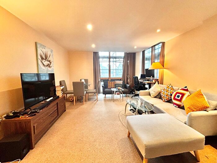 1 Bedroom Flat To Rent In Canal Wharf, Birmingham, B1