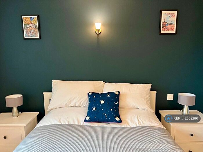 1 Bedroom Flat To Rent In Deanery Road, Bristol, BS1