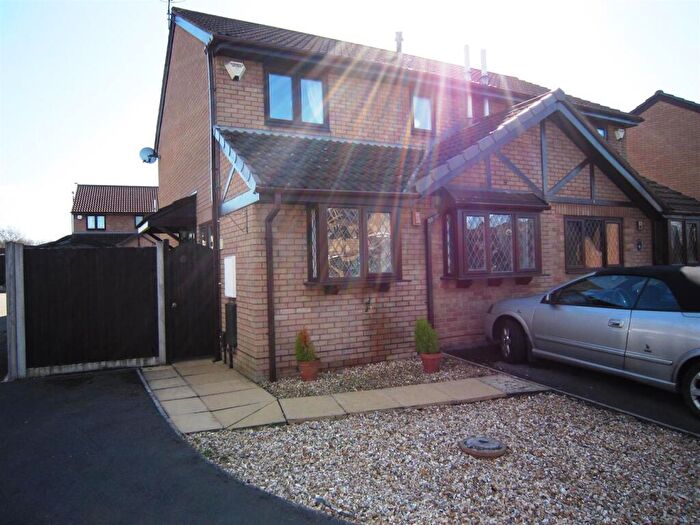 3 Bedroom Semi Detached House To Rent In Thurstons Barton, Bristol, BS5