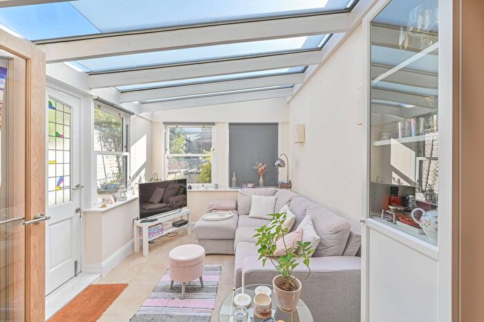 2 Bedroom Flat To Rent In Nutbrook Street, Peckham Rye, London, SE15