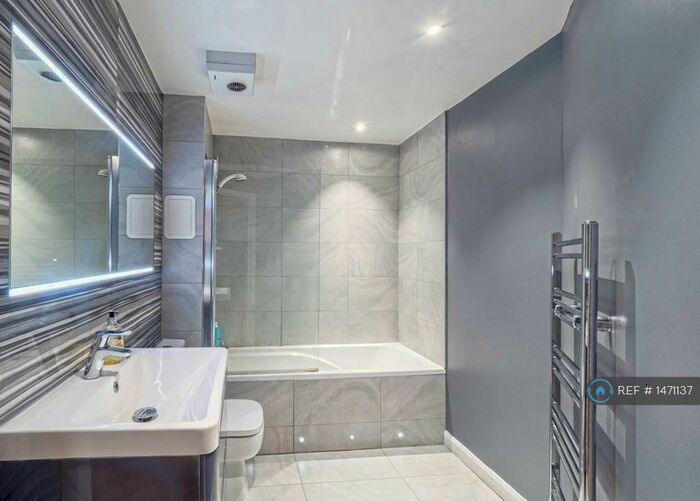 1 Bedroom Flat To Rent In Electra Court, London, NW2