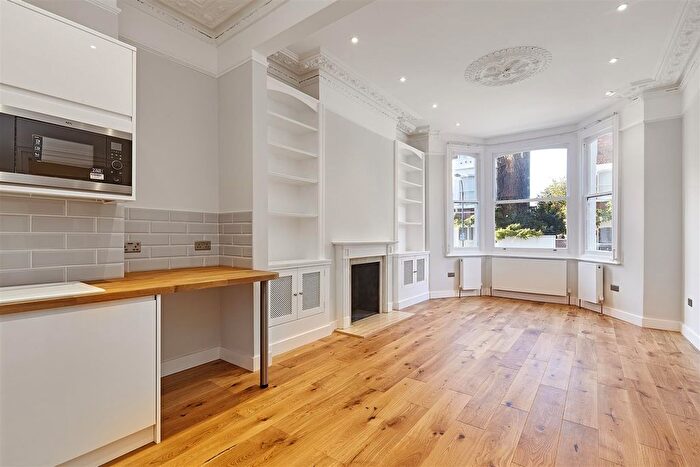 1 Bedroom Flat To Rent In Aynhoe Road, London, W14