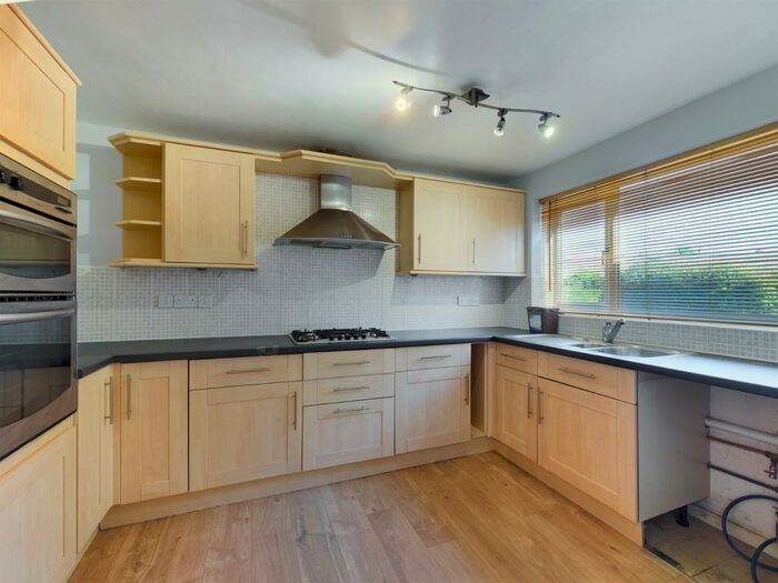 3 Bedroom Semi-Detached House To Rent In Windsor Close, Clevedon, Avon, BS21