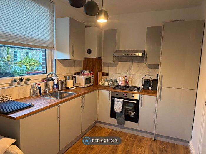 3 Bedroom Flat To Rent In Mapledene Estate, Hackney, E8