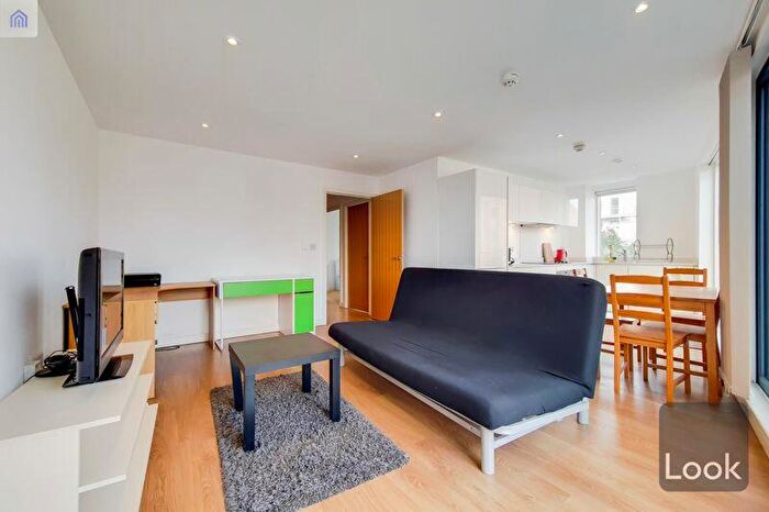 2 Bedroom Apartment To Rent In Seven Sea Gardens, Bow, E3