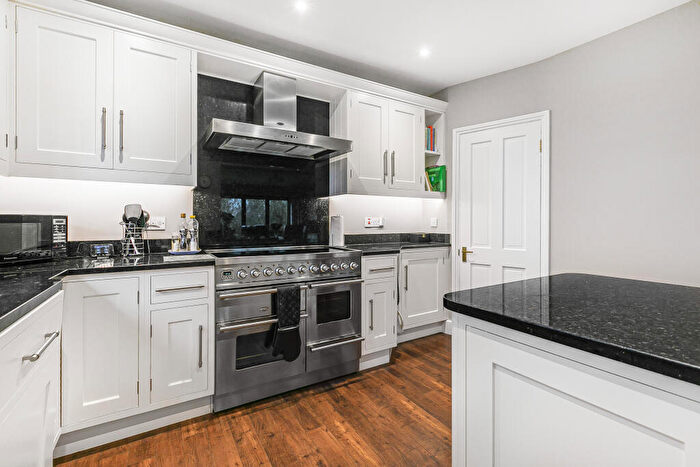 4 Bedroom Detached House For Sale In The Grove, Brookmans Park, AL9