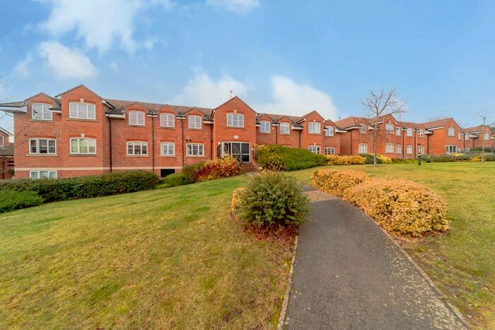 2 Bedroom Flat To Rent In Bells Hill Green, Stoke Poges, Slough SL2