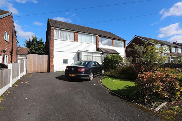 3 Bedroom Semi Detached House For Sale In Lindrick Avenue, Whitefield, M45