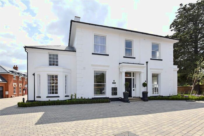 2 Bedroom Semi-Detached House To Rent In Castle Crescent, Reading, RG1