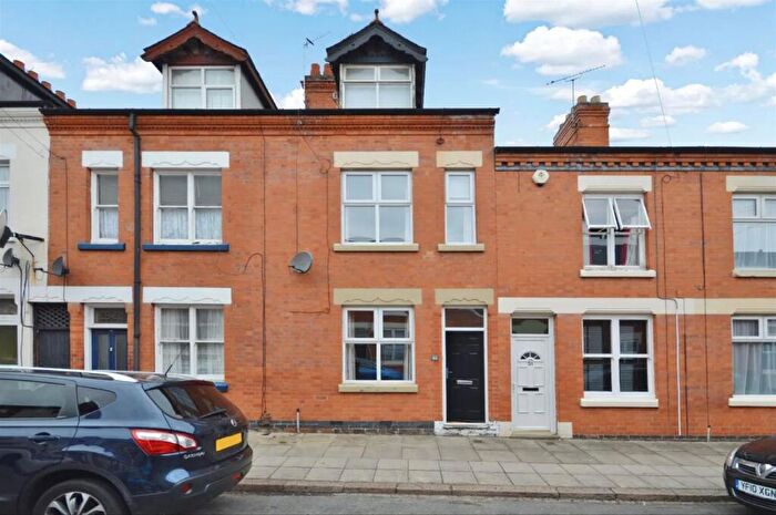 3 Bedroom Terraced House For Sale In Henton Road, Leicester, LE3
