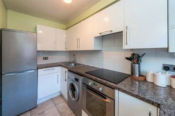 1 Bedroom Flat To Rent In Hicks Close, Battersea, London, SW11